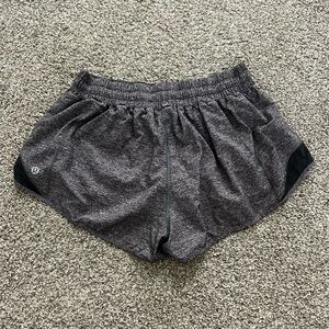 Lululemon Hotty Hot Short II *2.5" Heather Lux Multi Heathered Black Size 8 Gray
